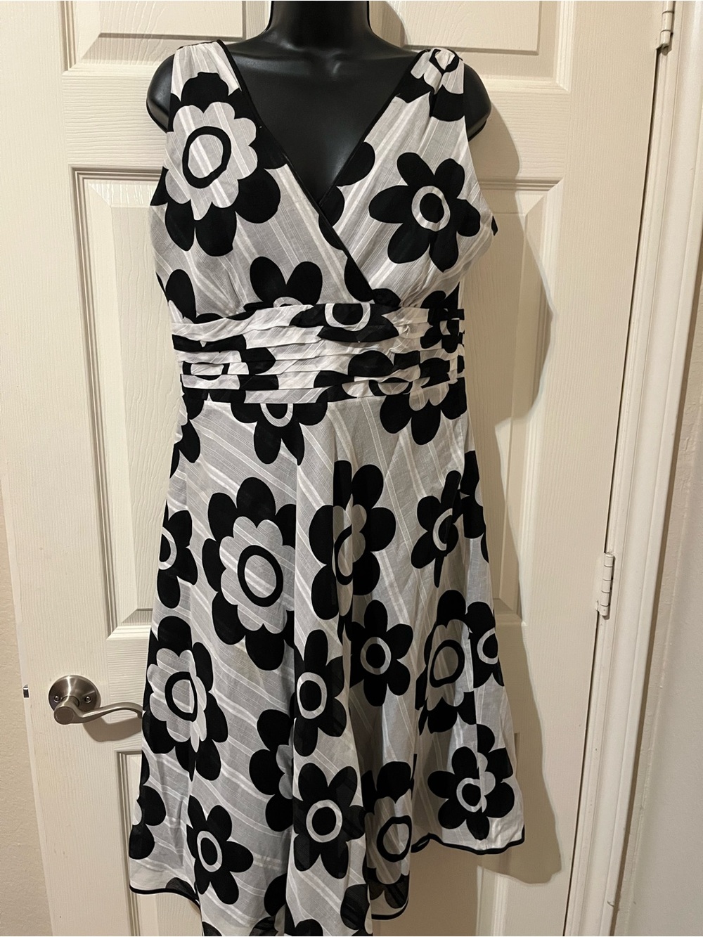 Robbie Bee Black & White Floral Midi Dress
